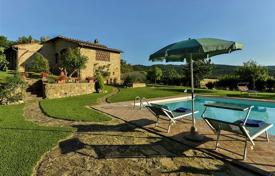 Traditional villa with a pool, a garden and a parking, San Gimignano, Italy for 4,500 € per week