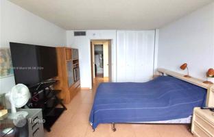 1-bedroom apartments in condo 103 m² in Sunny Isles Beach for $350,000