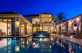 Two-storey beachfront villas in Da Nang, Vietnam for $3,000,000