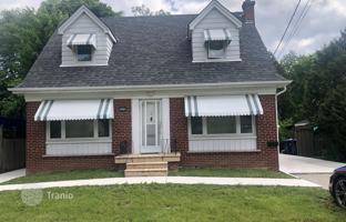 9-bedroom house in North York for C$2,013,000
