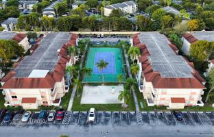 2-bedroom apartments in condo 103 m² in Hialeah for $310,000