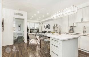 2-bedroom apartment in Lake Shore Boulevard West for C$865,000