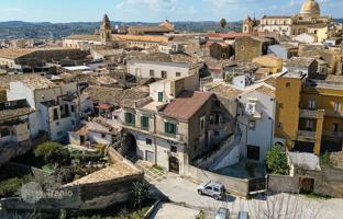 Fantastic 18th century mansion in the historical center of Noto, Sicily, Italy for 850,000 €