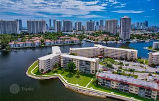 2-bedroom apartments in condo 101 m² in Aventura for $350,000