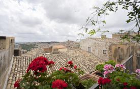 Charming historic building in Caltagirone for 400,000 €