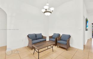 3-bedroom house 154 m² in West End for $550,000