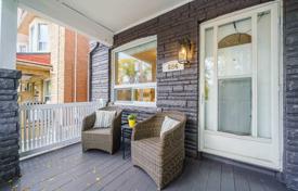 Terraced house – Woodbine Avenue, Toronto, Ontario,  Canada for C$1,046,000