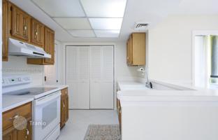 2-bedroom apartments in condo 157 m² in Palm Beach Gardens for $379,000