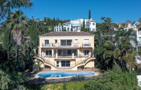 Three-storey villa with a swimming pool right next to the golf course in El Herrojo Alto, Malaga, Spain for 1,890,000 €