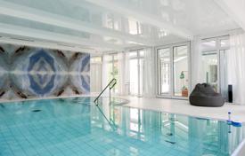 Houses for sale in Berlin. Historic villa with a swimming pool, a winter garden and a pond in Berlin, Zehlendorf district Houses for sale in Berlin. Historic villa with a swimming pool, a winter garden and a pond in Berlin, Zehlendorf district