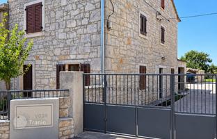 2-room house 130 m² in Kanfanar for 300,000 €