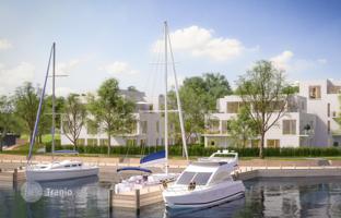 Two-bedroom apartment with a private garden and lake views in Treptow-Köpenick, Berlin, Germany for 880,000 €