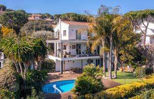 3-bedroom house 304 m² in Cabrils for 865,000 €
