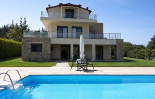 4-bedroom villa 350 m² in Thessaloniki for 1,350,000 €