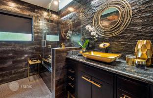 4-bedroom house 242 m² in Miami Beach for $2,290,000