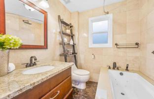 7-bedroom house in Etobicoke for C$1,683,000