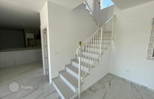 6-bedroom villa 270 m² in El Pinós for 611,000 €