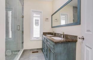 5-bedroom townhouse in Carlton Street for C$2,465,000