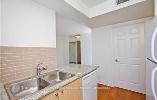 5-bedroom apartment in Bay Street for C$993,000