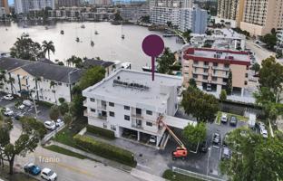 2-bedroom apartments in condo 107 m² in Hallandale Beach for $359,000