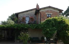 Trequanda (Siena) — Tuscany — Villa/Building for sale for 750,000 €