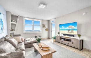 2-bedroom apartments in condo 112 m² in South Ocean Drive for $785,000