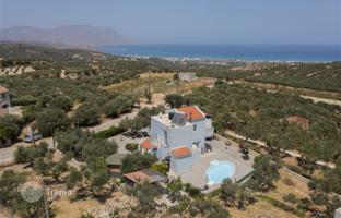 Land plot 931 m² in Chania for 350,000 €