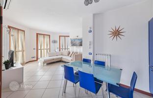 Duplex apartment with a large terrace, a separate entrance and an access to the swimming pool in a prestigious residence, Sirmoine, Italy for 520,000 €