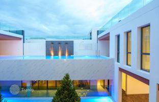 6-bedroom villa 400 m² in Pattaya for $2,067,000