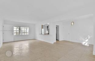 2-bedroom apartments in condo 107 m² in Miami Beach for $575,000