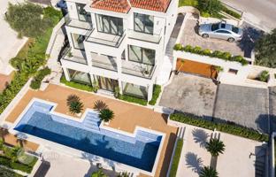 3-bedroom villa 400 m² in Blizikuće for 2,300,000 €