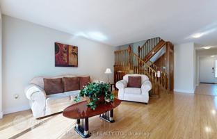 10-bedroom house in Etobicoke for C$1,249,000