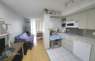 2-bedroom apartment in Elizabeth Street for C$735,000