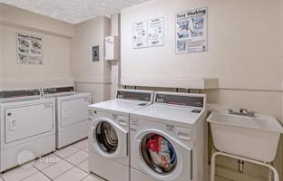 2-bedroom apartments in condo 106 m² in South Ocean Drive for $595,000