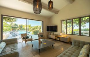 4-bedroom cottage in Gordes for 2,500,000 €