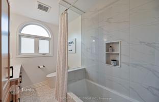 9-bedroom house in Etobicoke for C$2,147,000