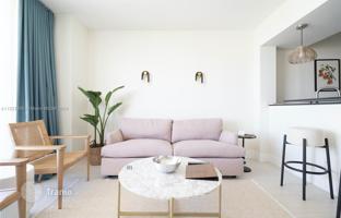 1-bedroom apartments in condo 64 m² in Collins Avenue for $739,000
