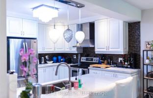 9-bedroom house in North York for C$2,593,000