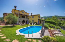 House A beautiful villa with a swimming pool near Pazin is for sale for 690,000 €
