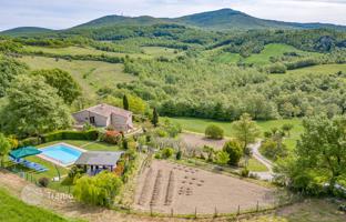 4-bedroom country house 393 m² in Radicofani for 890,000 €