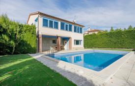 Two-storey furnished villa with a swimming pool, Lloret de Mar, Spain for 650,000 €