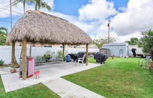 3-bedroom house 161 m² in West End for $640,000