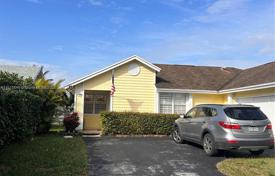 Townhome – West End, Miami, Florida,  USA for $611,000