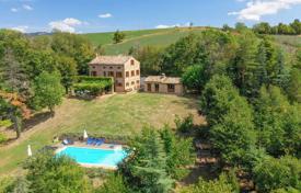 Luxury secluded villa with a swimming pool and panoramic views, Amandola, Italy for 850,000 €