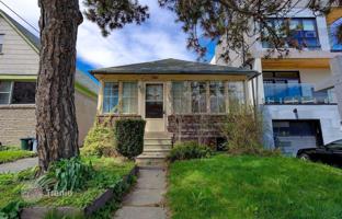 2-bedroom house in Etobicoke for C$1,605,000