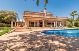 Traditional style south-facing front line golf villa at the San Roque Club for 1,950,000 €