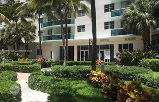 2-bedroom apartments in condo 109 m² in South Ocean Drive for $640,000