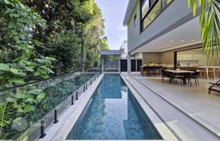 5-bedroom apartments in condo 344 m² in Bertioga for $2,176,000