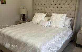 3-bedroom house 245 m² in Doral for $1,101,000
