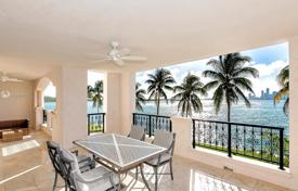 Stylish flat with bay views in a residence on the first line of the beach, Miami Beach, Florida, USA for $1,689,000